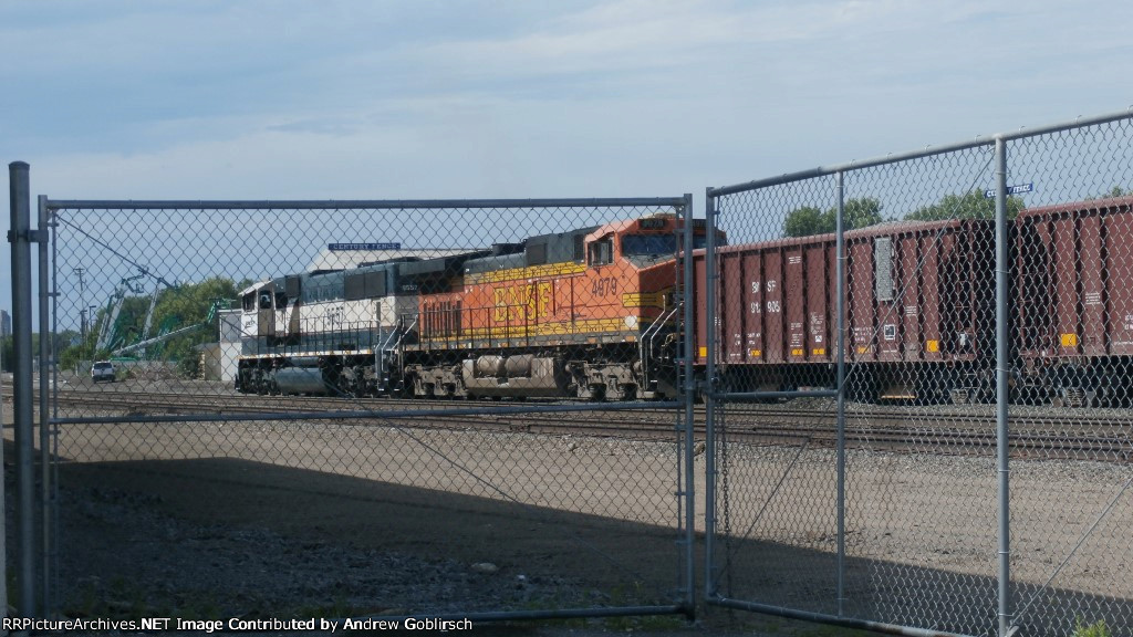 BNSF 9557 + 4979